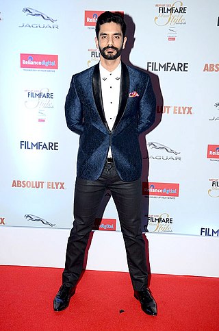 a Bollywood actor posing for the cameras on the Filmfare red carpet