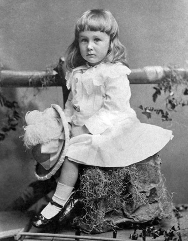 A photograph of Franklin Delano Roosevelt at age two and a half, illustrating typical gender-neutral clothing at the time
