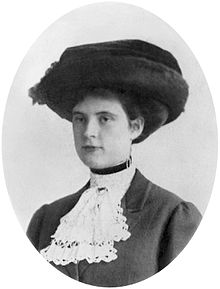 black and white portrait of Lucy Mercer 