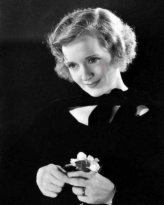 Promotional photograph of actress Billie Burke (1933)