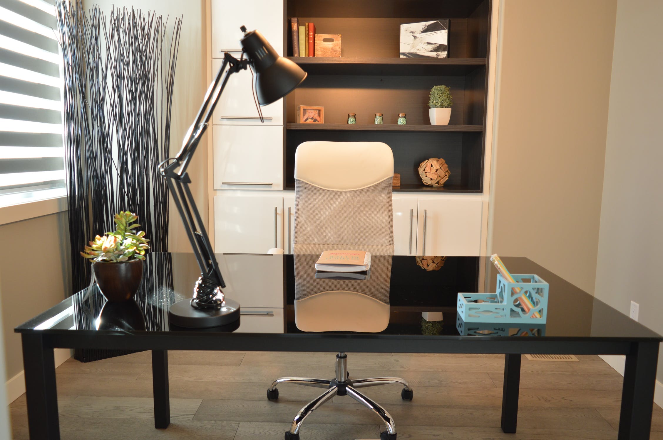4 Items You Must Have in Your Home Office