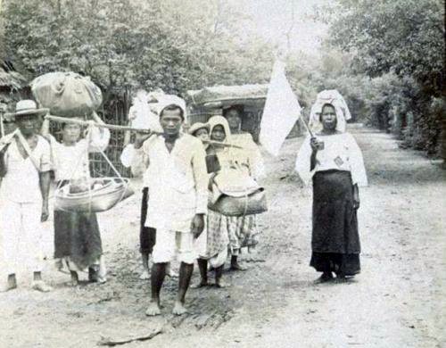 Filipino civilians with flag of truce; photo taken in 1899, location unspecified
