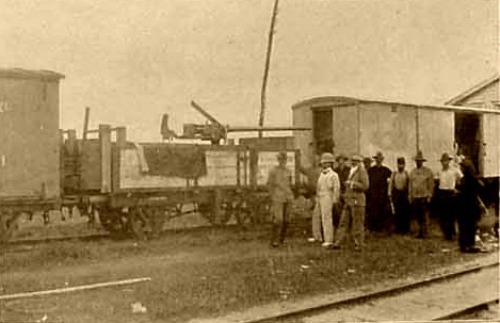 An armored train with gun used by the Americans at Calumpit