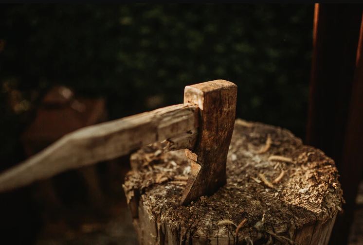 a splitting maul on wood