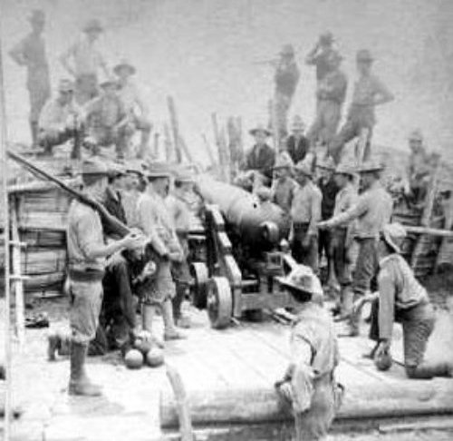 10th Pennsylvania men with big muzzle-loader captured at Bacoor 1899