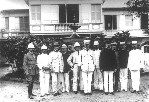 1898 wesley merritt and elwell s otis and staff at malacanan