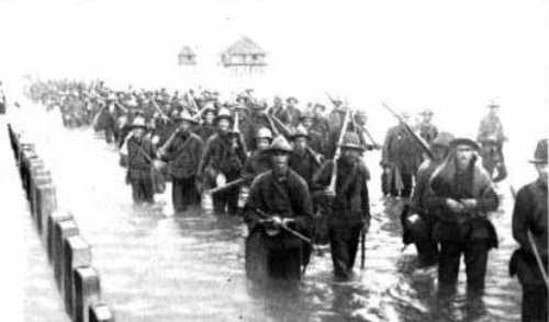 1st Nebraska Volun Inf Rgt Aug 13 1898 moving on seashore