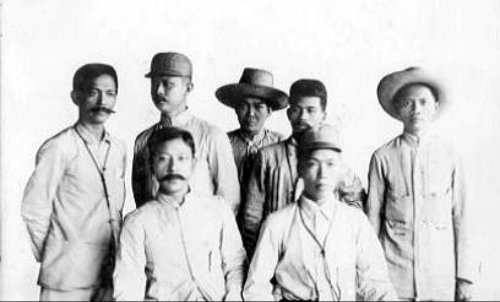 Aguinaldo, Paterno sitting and 5 other Filipino leaders December 1897
