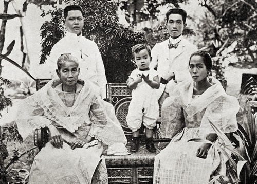Aguinaldo,son,brother,mother,sister in 1905