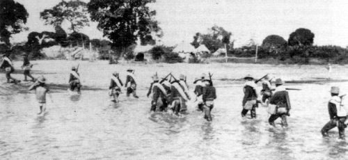 Americans of 29tth volunteer inf wading ashore Marinduque 25 April 1900