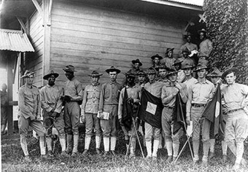 Black and white US troops with signal corps flag 1899 to 1902