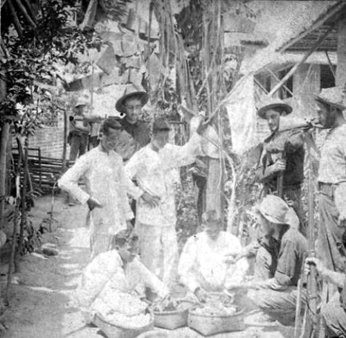 FRIENDLY macabebes SELLING EGGS TO THE NEBRASKA BOYS P.I. CO D 1899