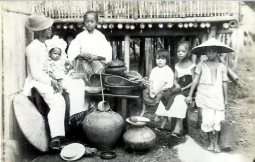 Filipino family girl with hat circa 1890s
