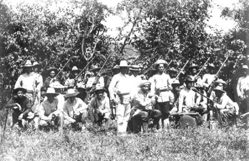 Filipino soldiers with small cannon