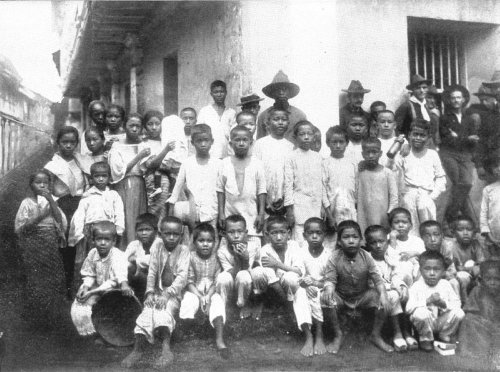 Group of Filipino boys ang girls 1899 olivares
