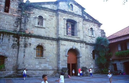 Las Pinas Church in contemporary times