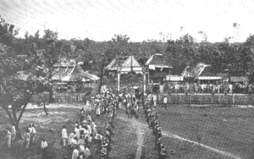 Malolos Congress Aguinaldo entering Barasoain churchyard Sept 15 1898