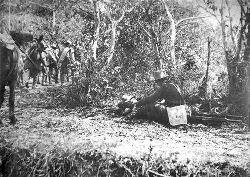 Medic attending to wounded US soldier 1899