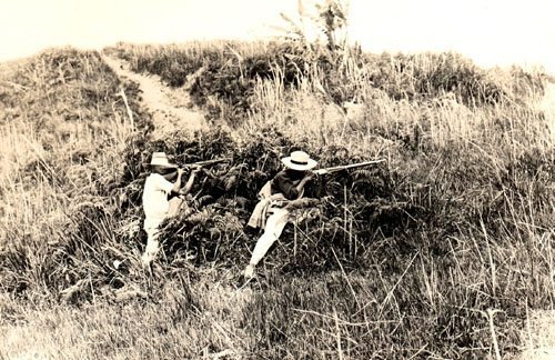 RP-US War 1898 2 Filipino soldiers behind cogon brass
