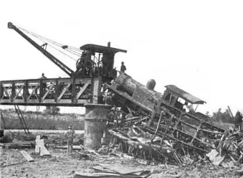 Raising locomotive wrecked by Filipinos near Angeles 1899