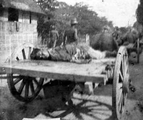 San Fernandp Pampanga dead Filipino being hauled away June 16 1899