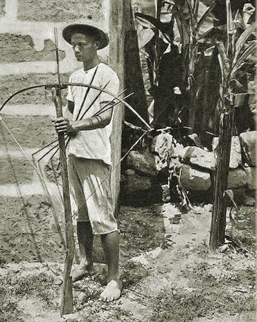 Sandatahan with crossbow, northern Luzon 1898