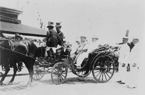 Sec of War Taft arriving at Manila Aug 5 1905