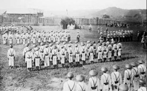 Spaniards stand Momungan, Lanao del Norte, Mindanao May 17 1892 mass bday King Alfonso XIII with Generals Despujol n Castilla