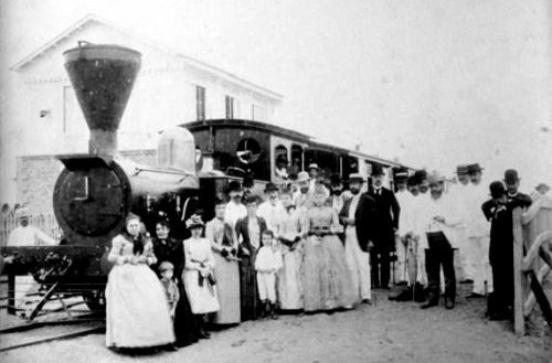 Spanish civilians at the Ferrocarril de Manila a Dagupan ca 1885