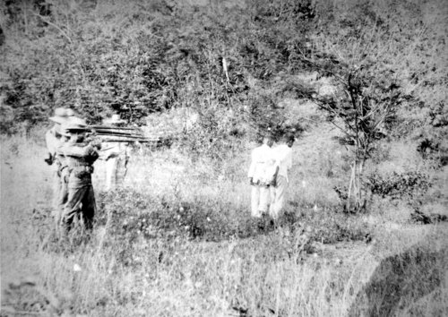 Spanish firing squad executes two Filipino POWs