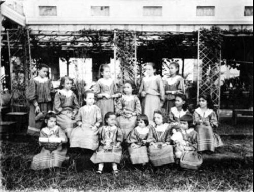 Spanish schoolgirls in Manila 1890