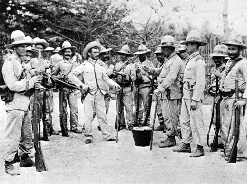 Spanish soldiers in Manila with pail, 1898
