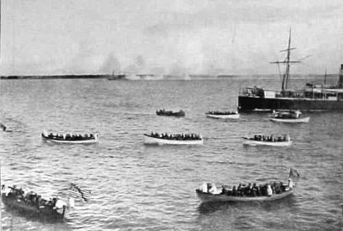 THE GUNBOATS BOMBARDING SAN FABIAN PREPARATORY TO THE LANDING OF THE TROOPS
