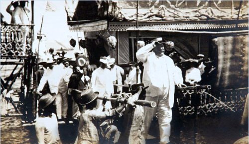 Taft as Secretary of War aboard raft in Phil 1905