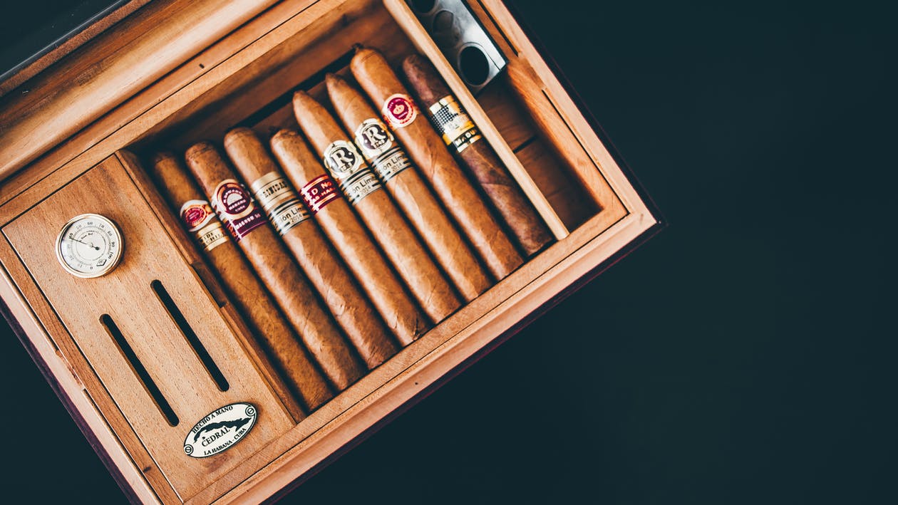 Top 5 tips how to choose a Humidor Cabinet!