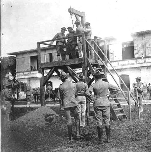 US Army hangs a Filipino ca 1900 by wt pallen u of w