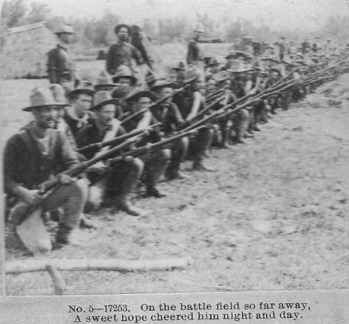 US Soldiers half-kneeling line cr 1900 bw kilburn