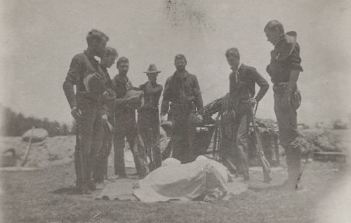 US soldier killed in battle against Spanish in Manila, 1898