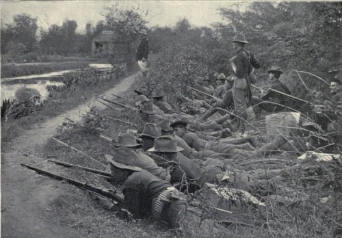 US troops prone by roadside 1899