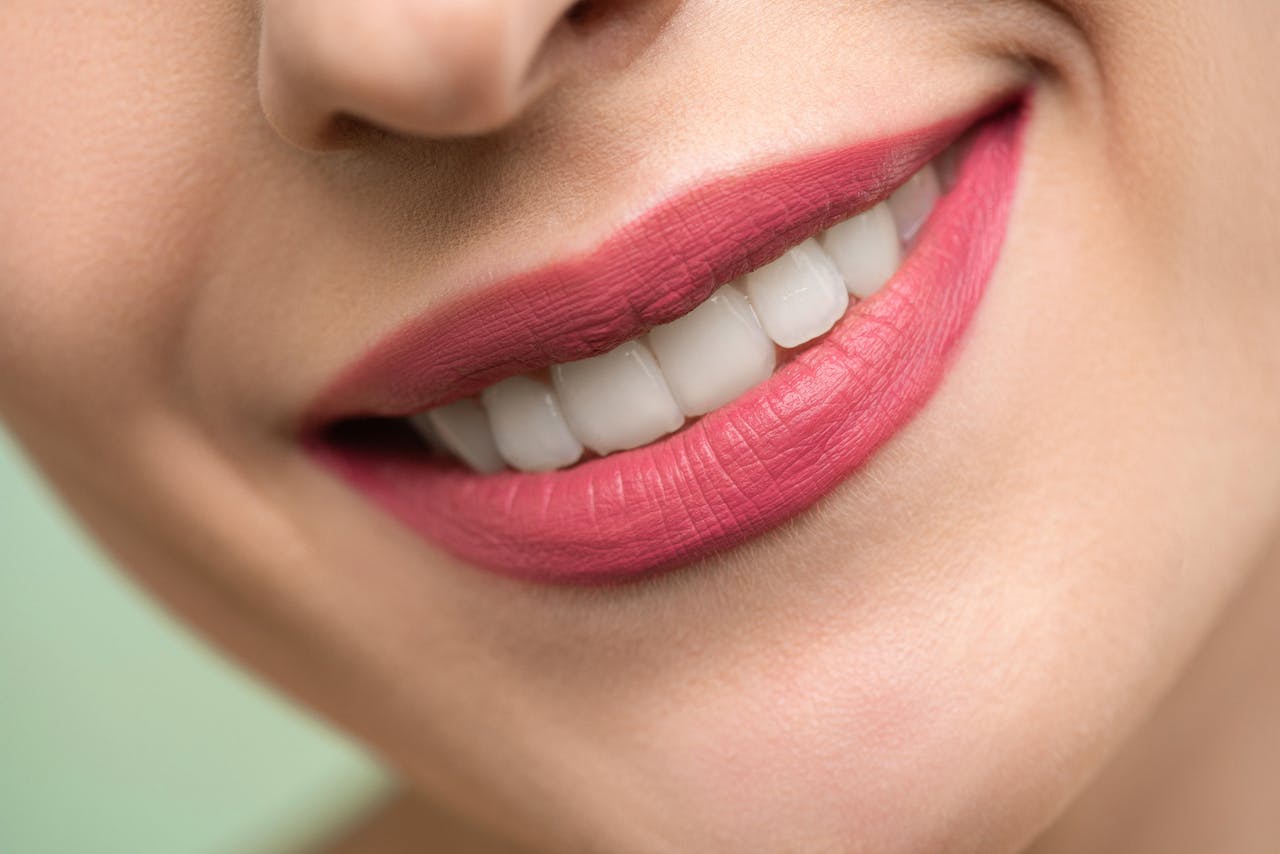 8 Ways to Keep Your Teeth White and Healthy