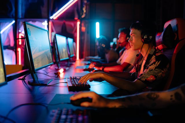 Is Esports Future in Youth, or Experience?