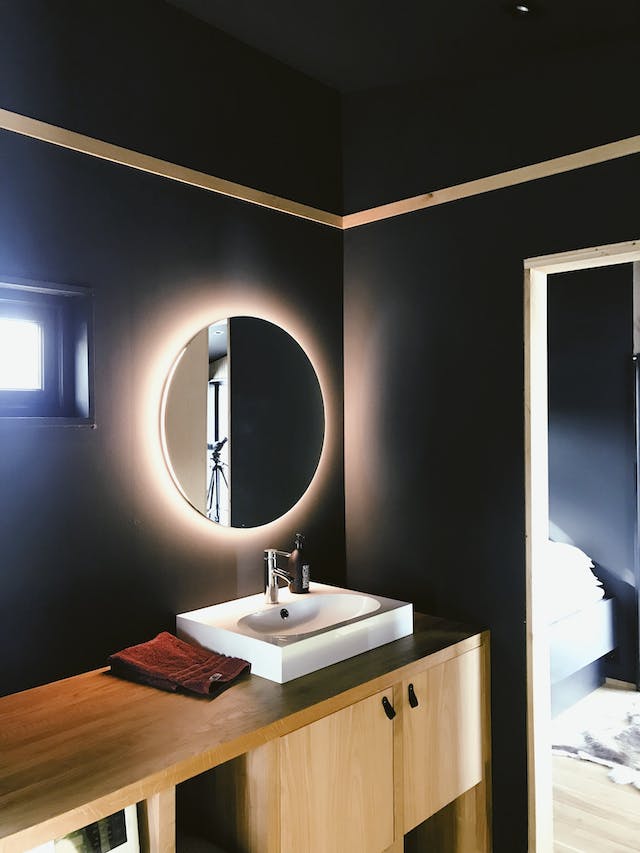 Mirror With Lights – Why Mirrors Are Perfect for Lighting Up Your Home