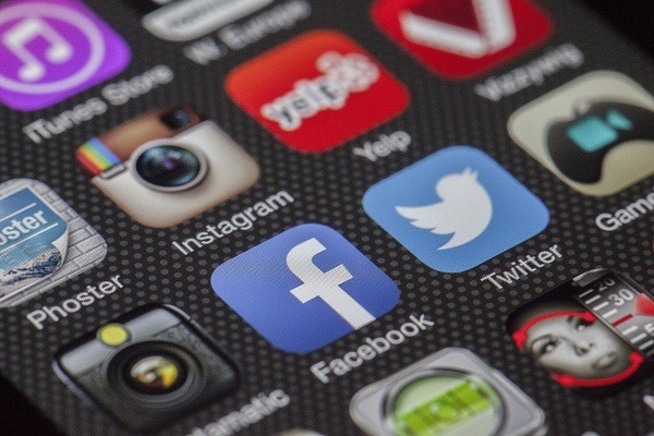 Tips for selling items and making a profit on social media platforms