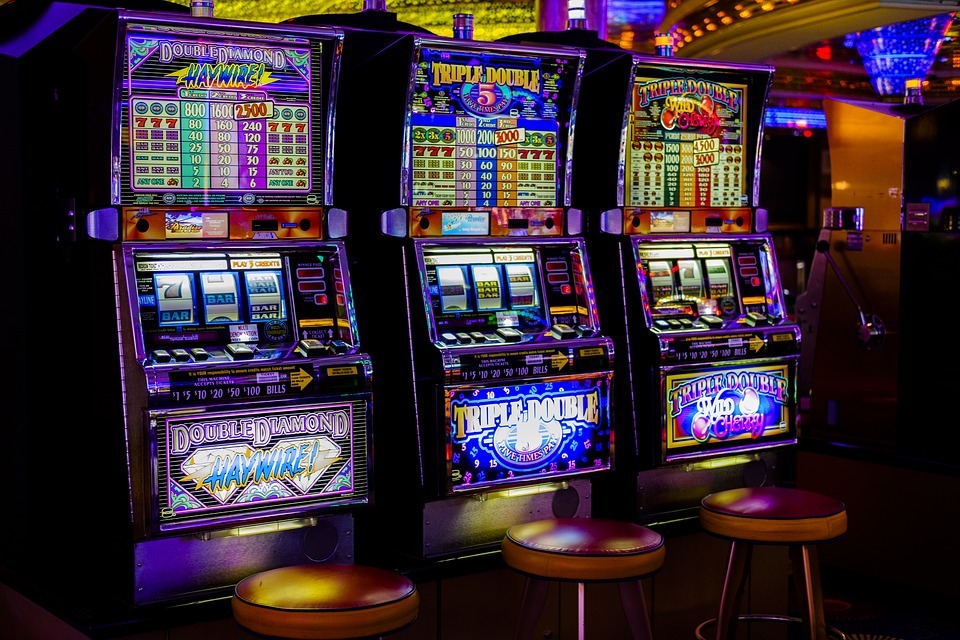 Are Slots of Table Games More Important to an Online Casino
