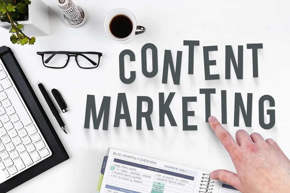 Content Marketing vs. Paid Advertising | Pros and Cons