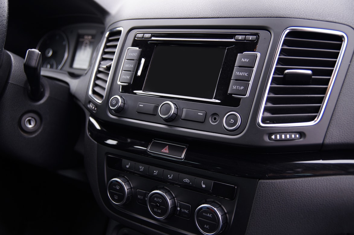 Stock vs Aftermarket Car Stereos