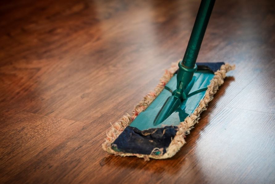 clean a laminate floor
