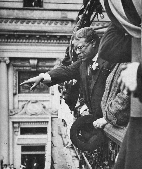 Theodore Roosevelt speaking from the balcony of the Hotel Allen, Allentown, Pennsylvania, 1914
