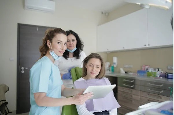 10 Key Skills You Need as a Nursing Assistant