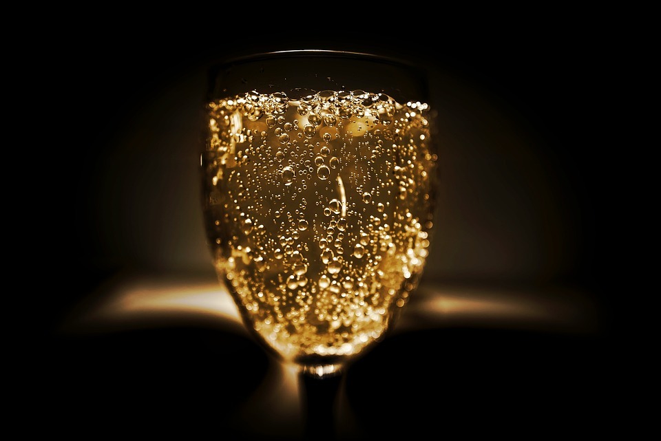 bubbles on champagne